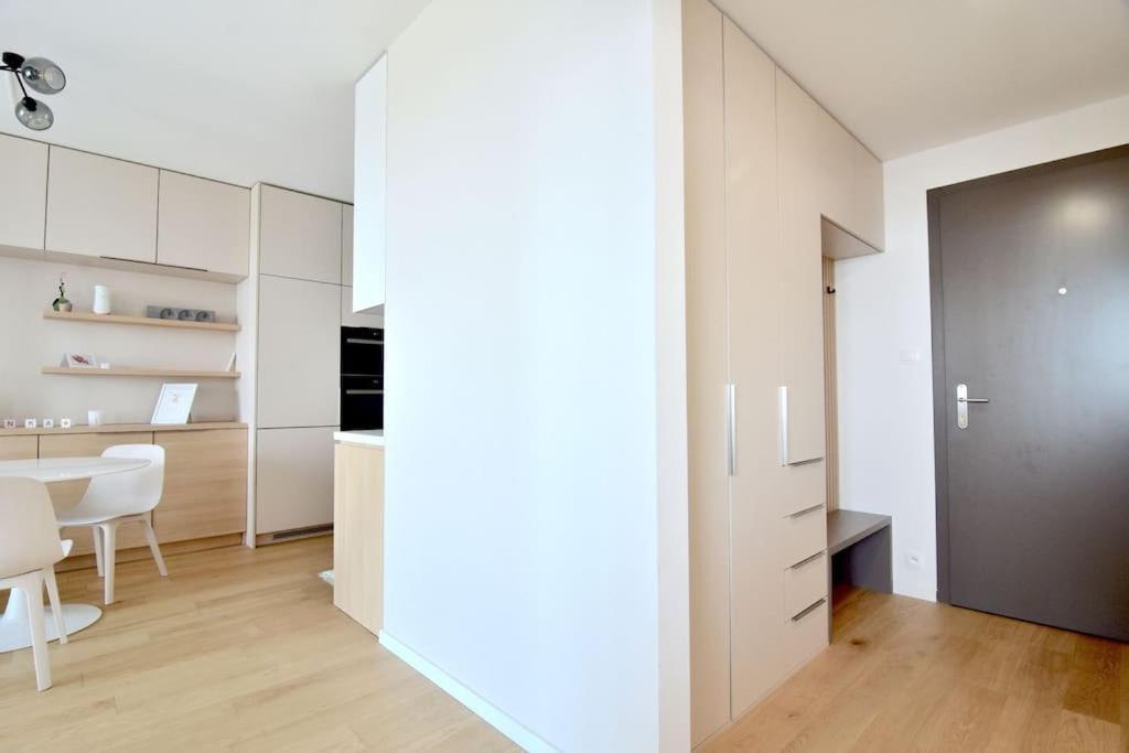 Ferienwohnung Downtown Charm With Free Parking Spot Pressburg Exterior foto