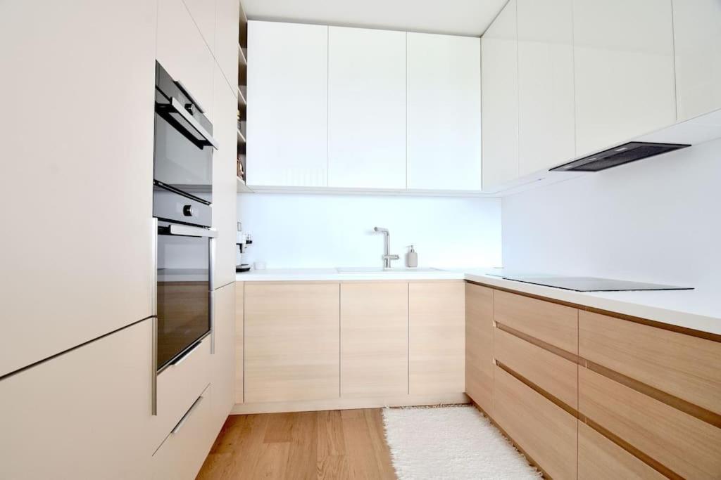 Ferienwohnung Downtown Charm With Free Parking Spot Pressburg Exterior foto