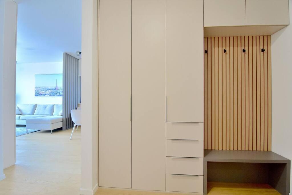 Ferienwohnung Downtown Charm With Free Parking Spot Pressburg Exterior foto